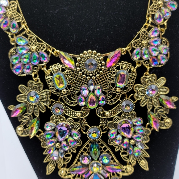 Fashion statement Multicolor rhinestone Bib necklace - Picture 3 of 6